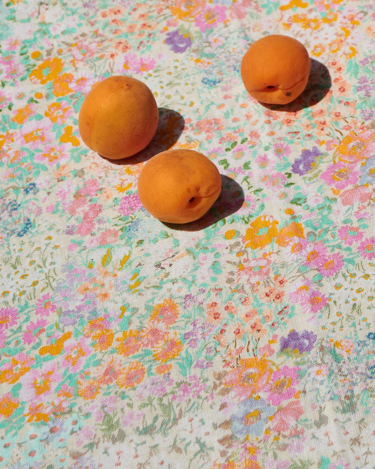 Little Bit Ditsy Round Linen Tablecloth - Kip&Co