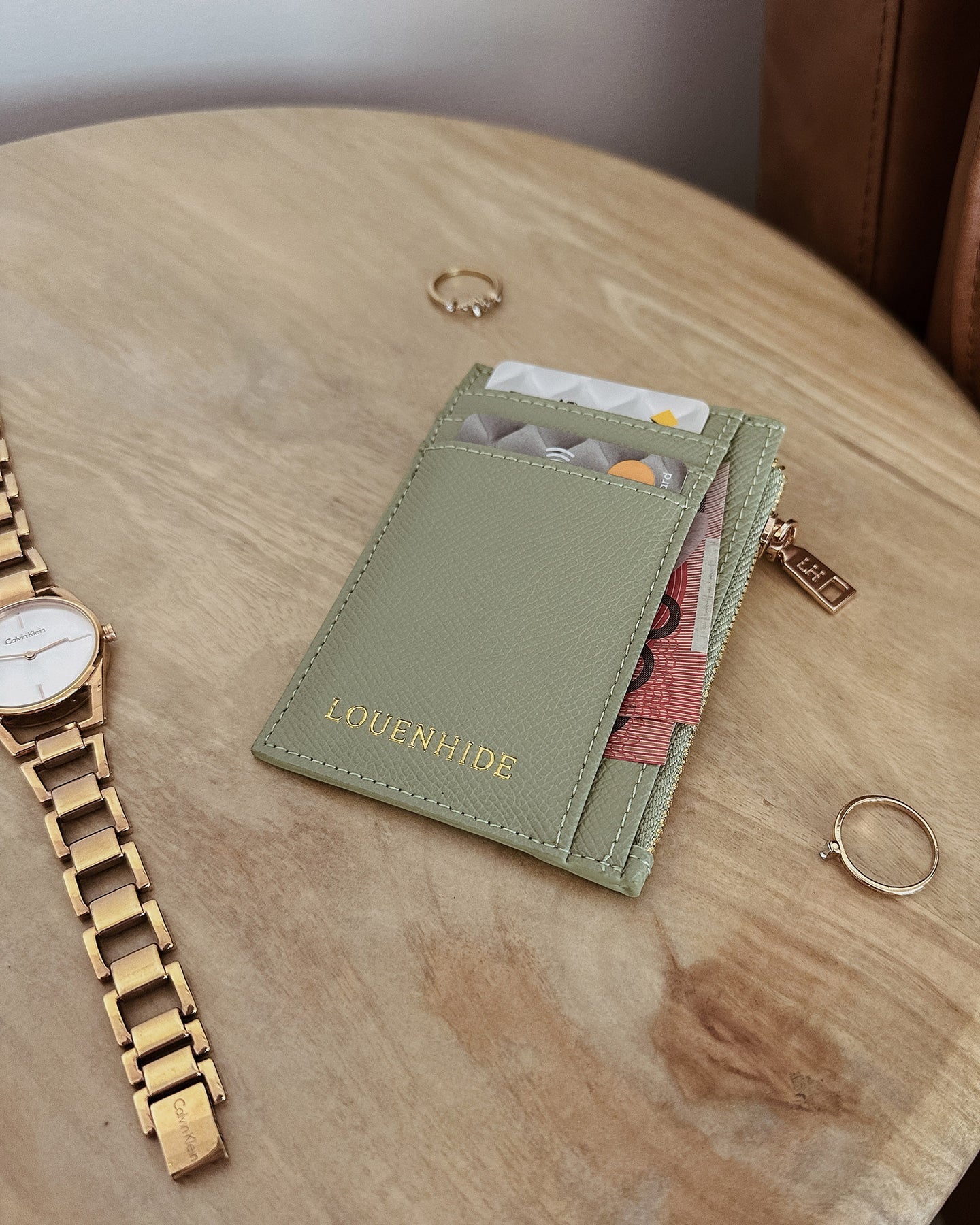 Cara cardholder