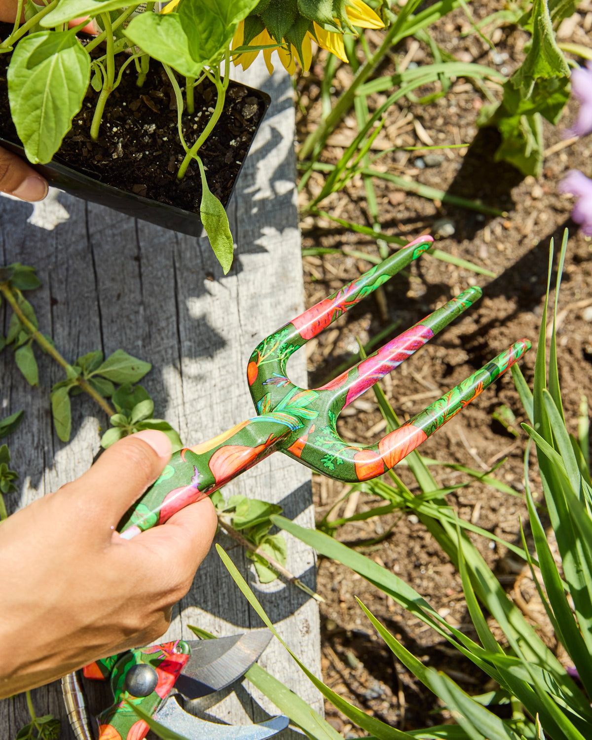 Veggie Soup Garden Tools And Glove Set