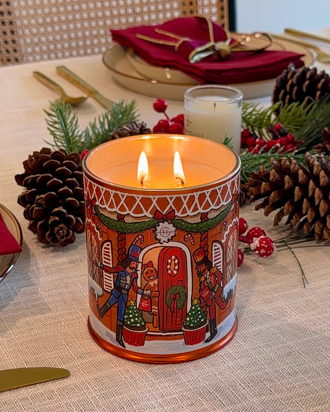 Gingerbread House 380g Candle