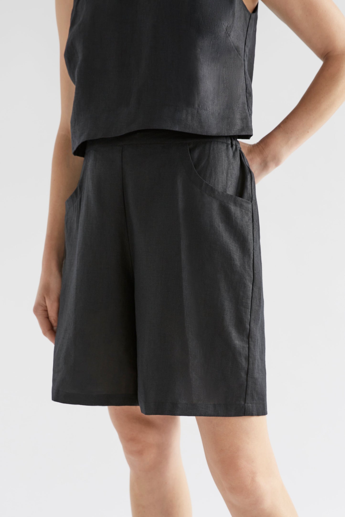 Strom Linen Short - Elk The Label