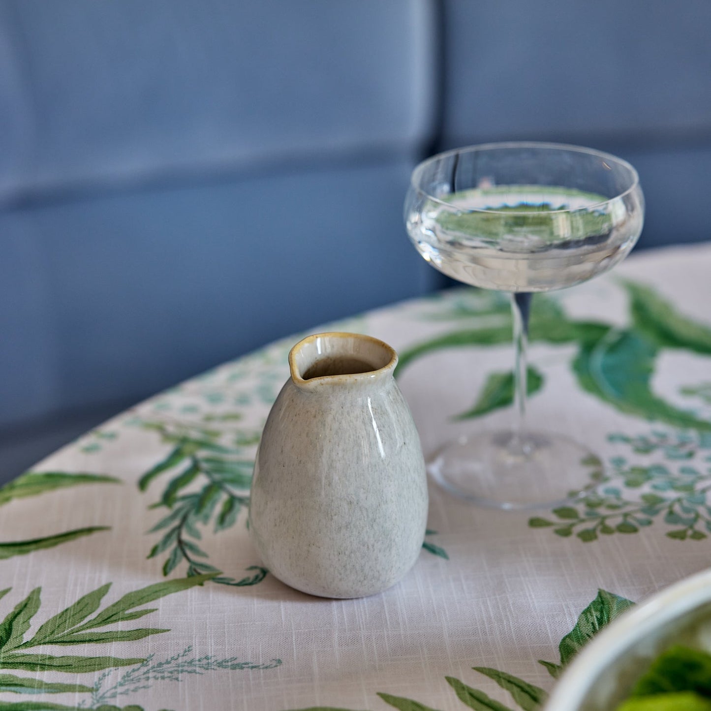 Oslo Reactive Ivory Pourer