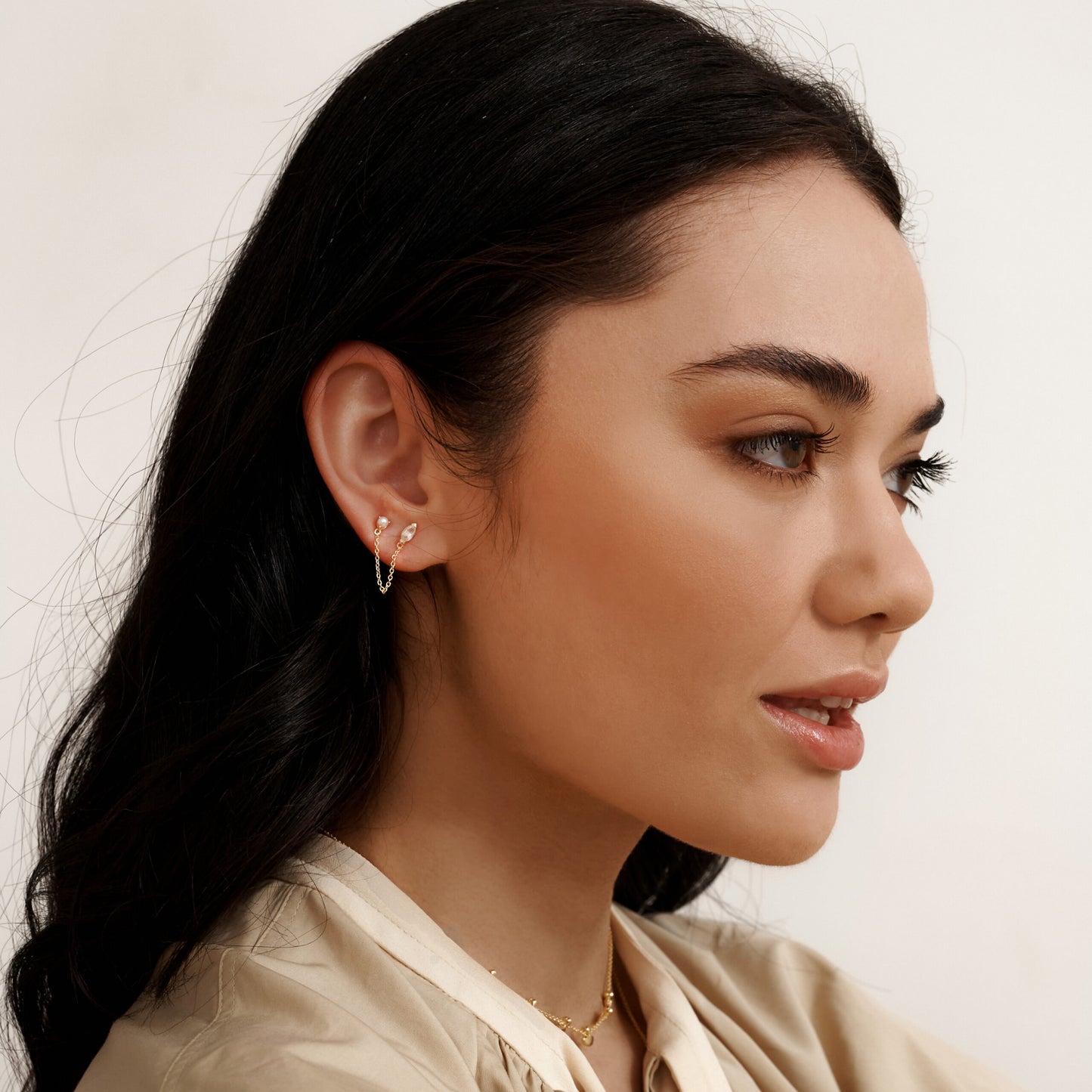 White Topaz Marquise Stone W/Pearl & Chain Yellow Gold - Murkani