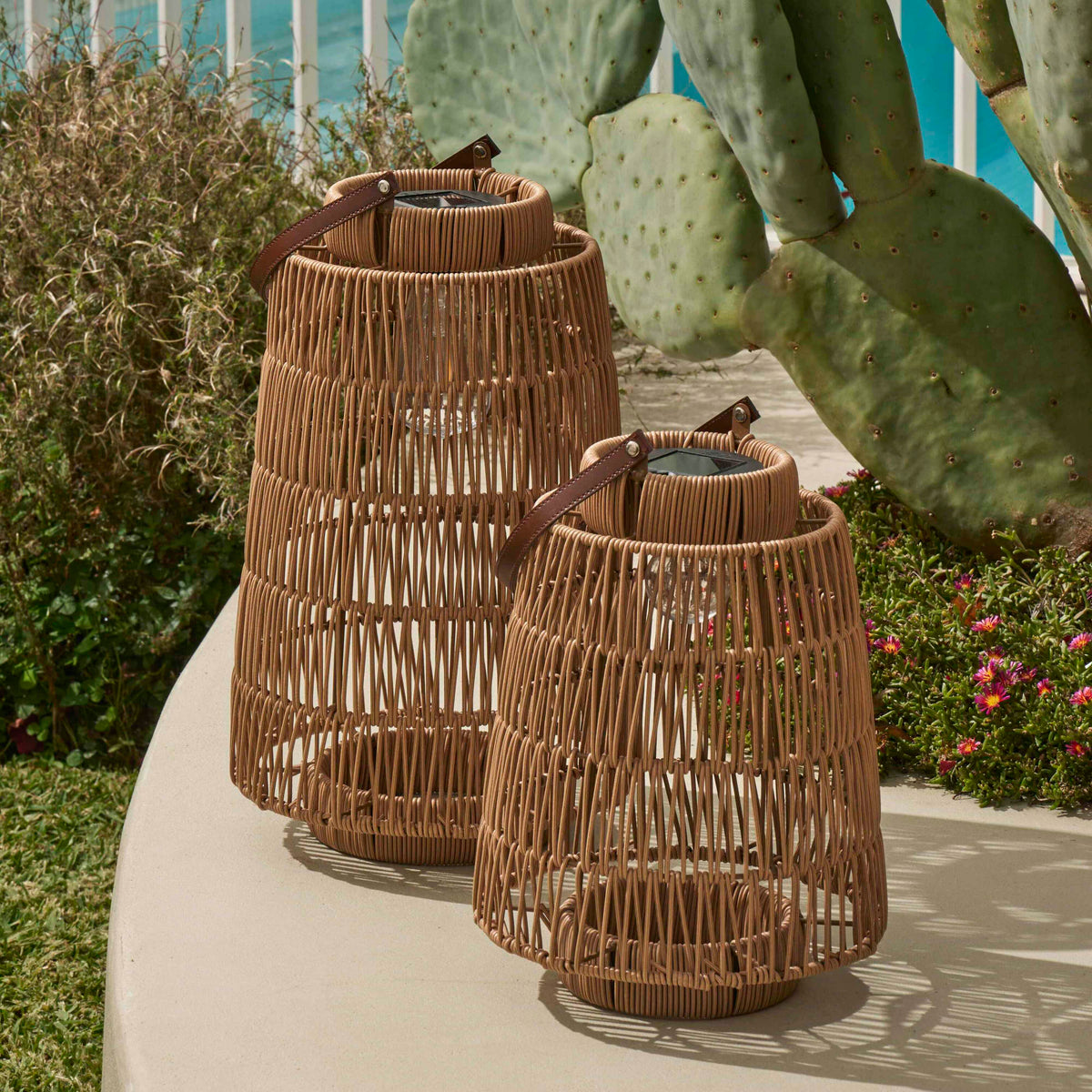 Atlas Solar Lantern Large