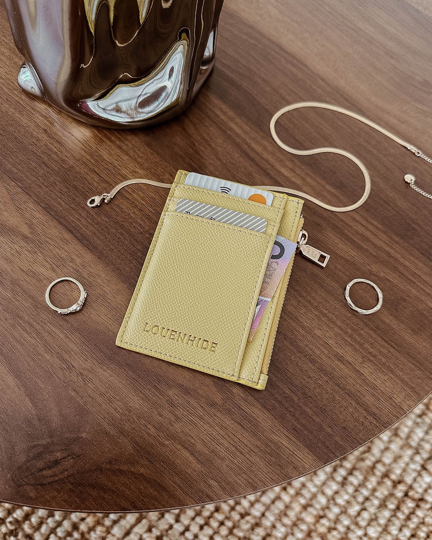 Cara cardholder