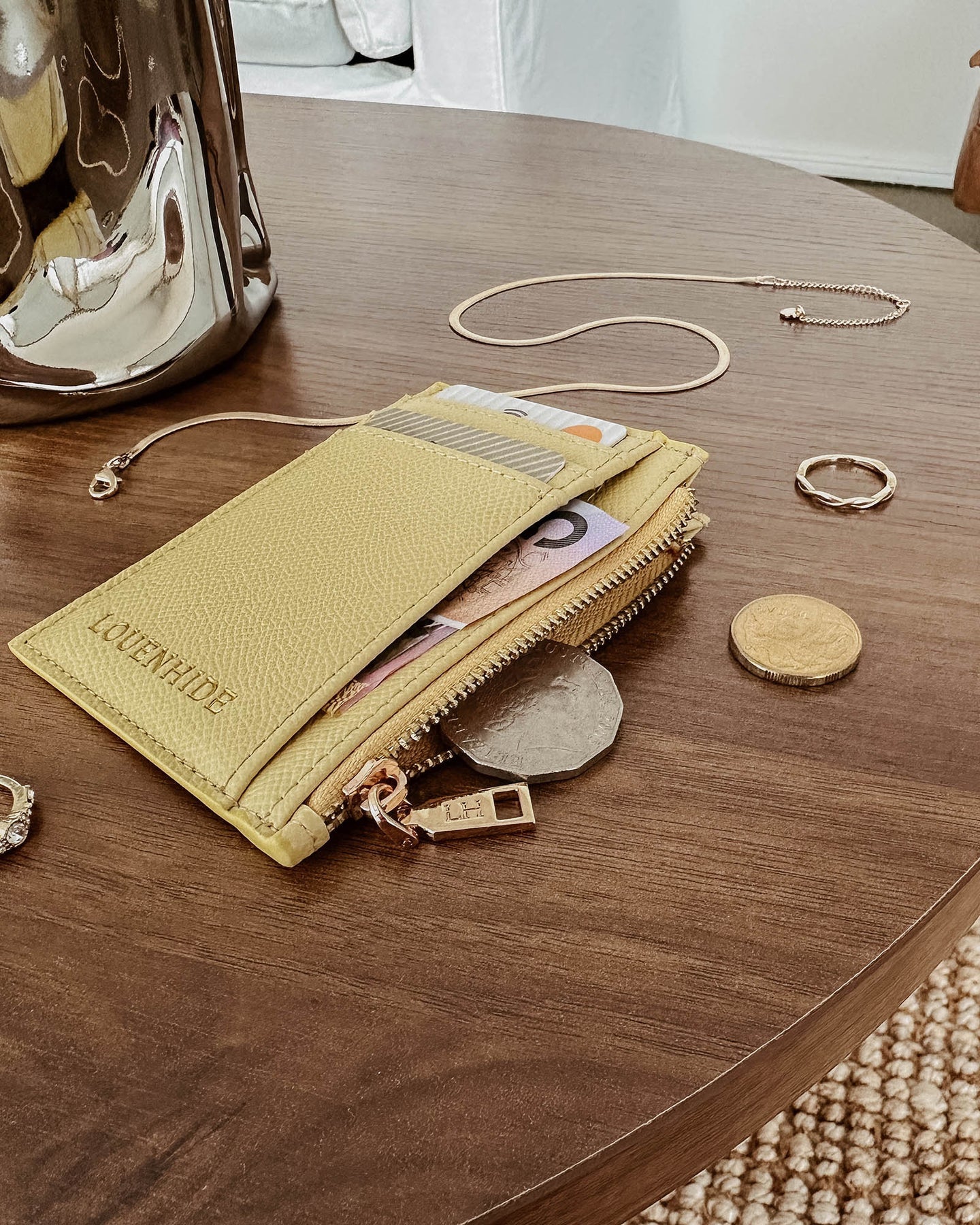 Cara cardholder