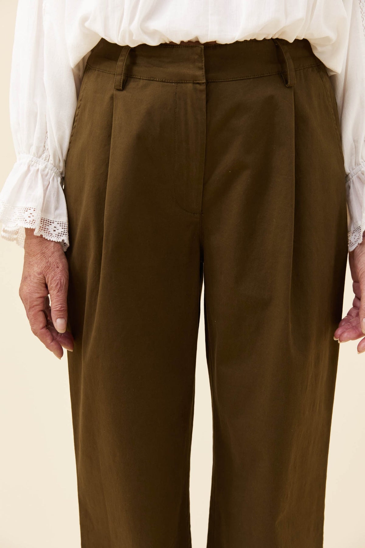 Leonora Pant