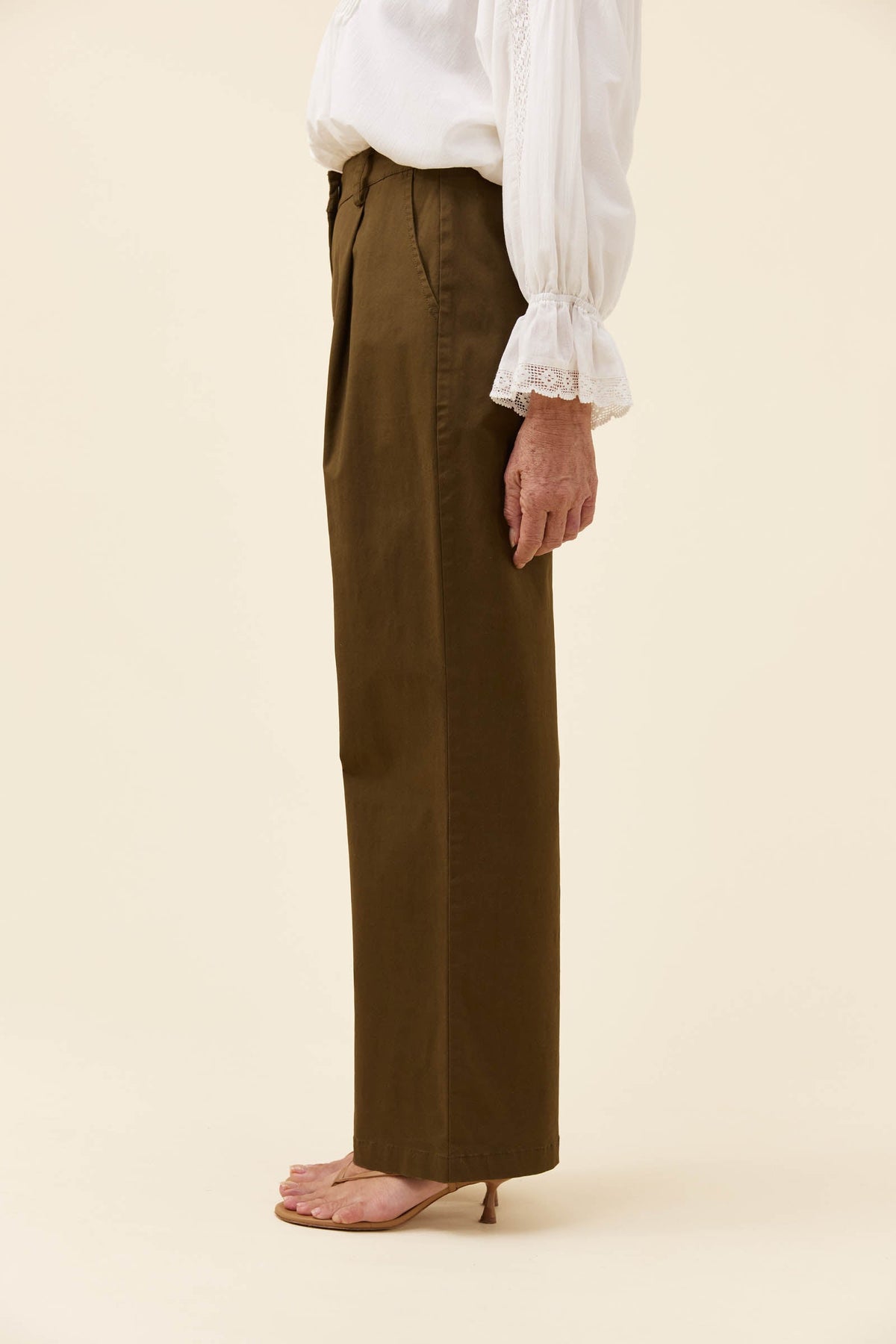 Leonora Pant