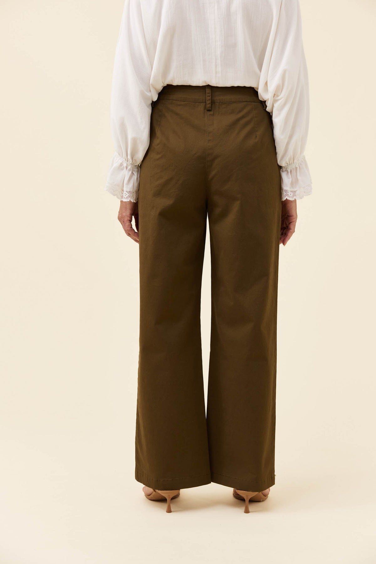 Leonora Pant