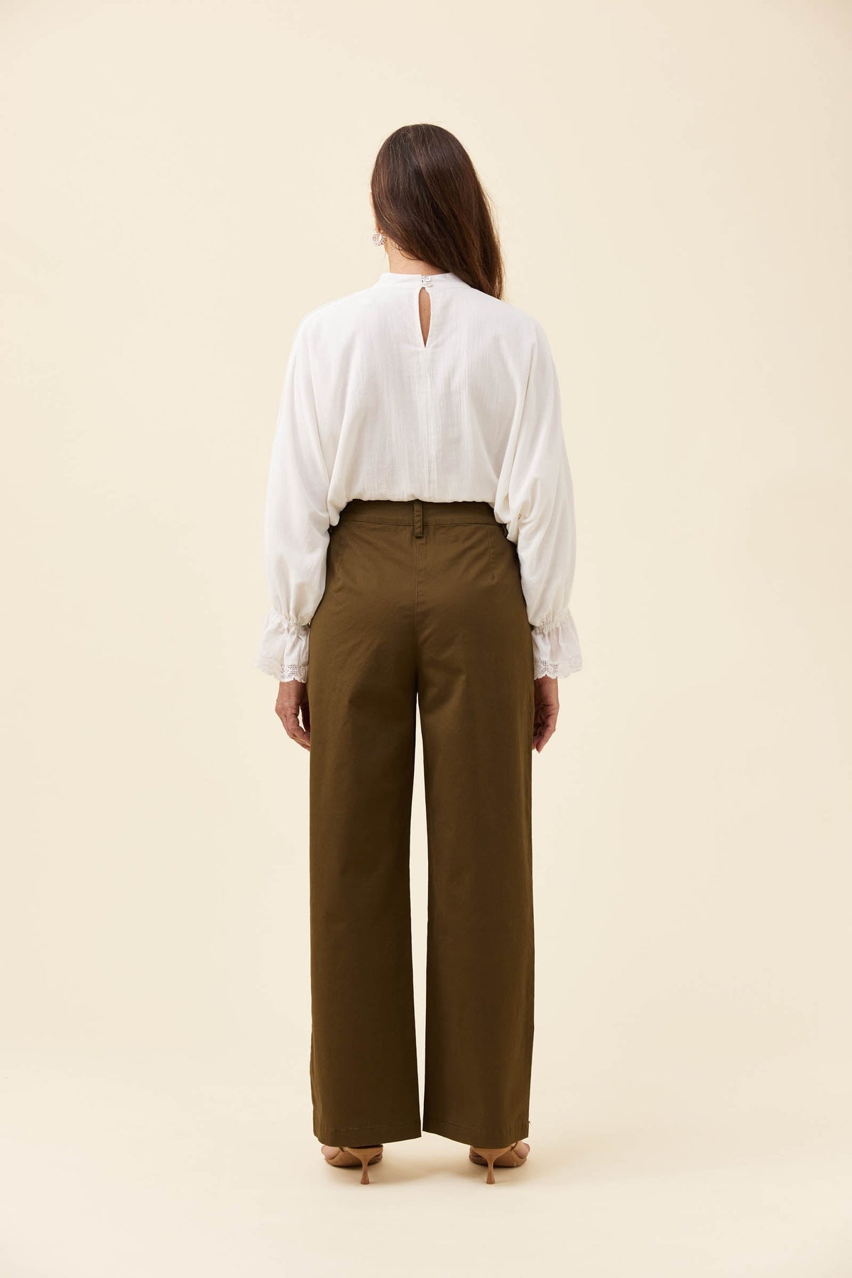 Leonora Pant