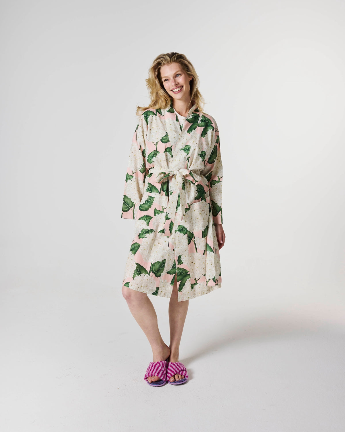 Hydrangea Pink Linen Robe