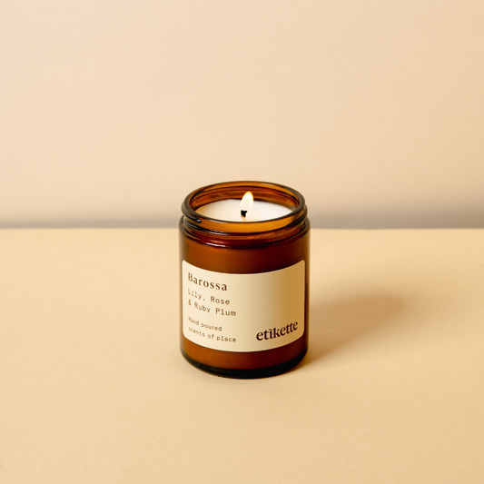 Barossa in Lily, Rose & Ruby Plum Candle - Etikette