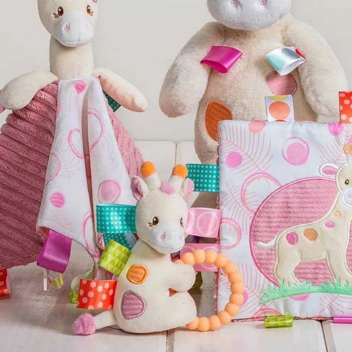Tilly Giraffe Taggies Blanket