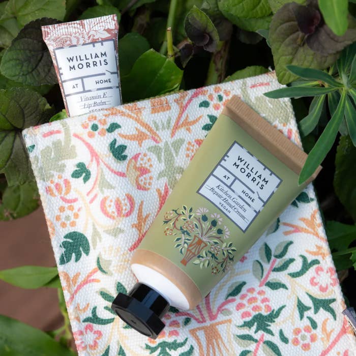 William Morris at Home Kitchen Garden Back Pocket Duo Gift Set