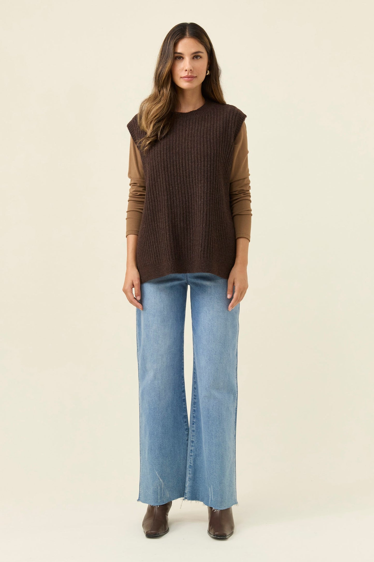 Miru Crew Knit Vest Chocolate