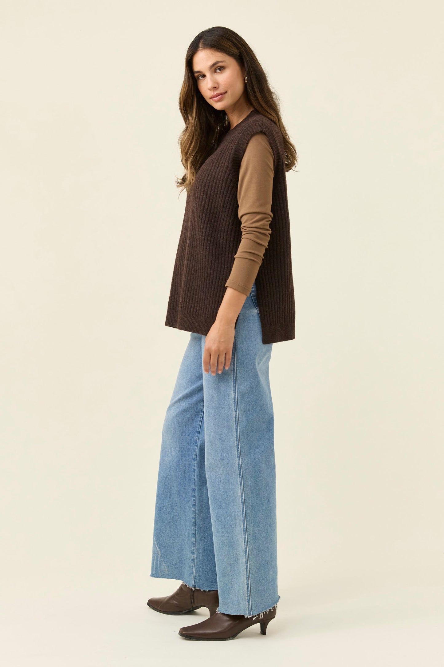 Miru Crew Knit Vest Chocolate