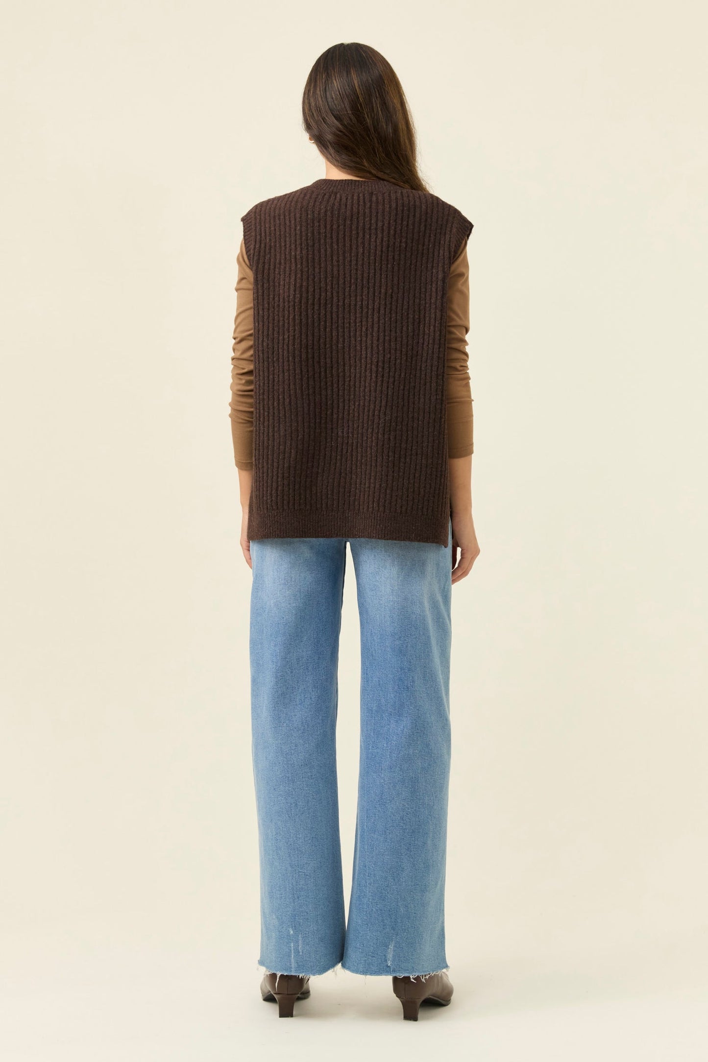 Miru Crew Knit Vest Chocolate