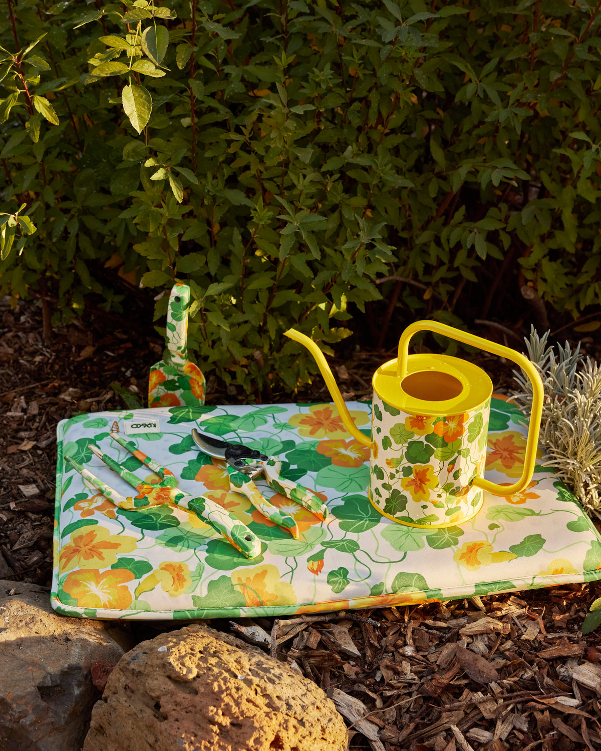 Nasturtium Garden Tools And Gloves Set
