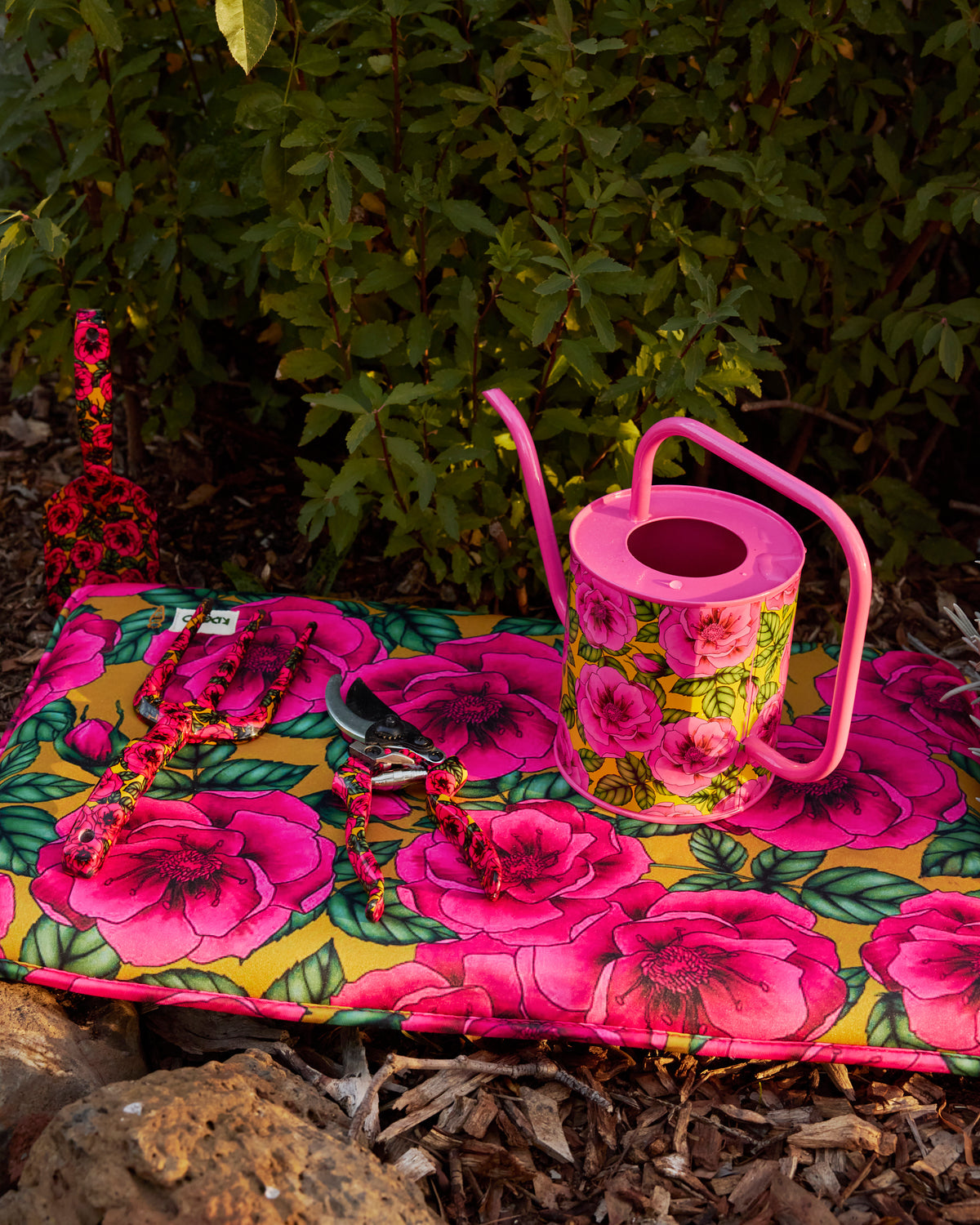Golden Peony Garden Secateurs And Gloves Set